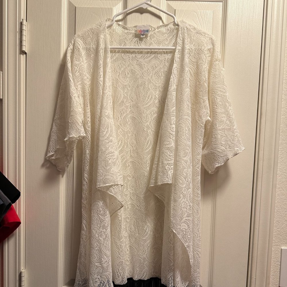 EUC LuLaRoe Shirley Lace and fringe kimono
